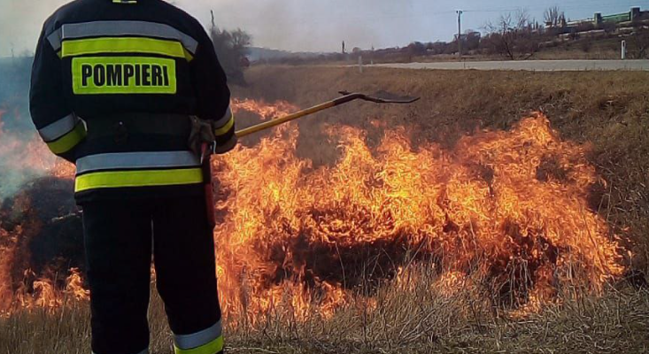 pompierii au intervenit in 145 de misiuni la lichidarea focarelor de vegetatie