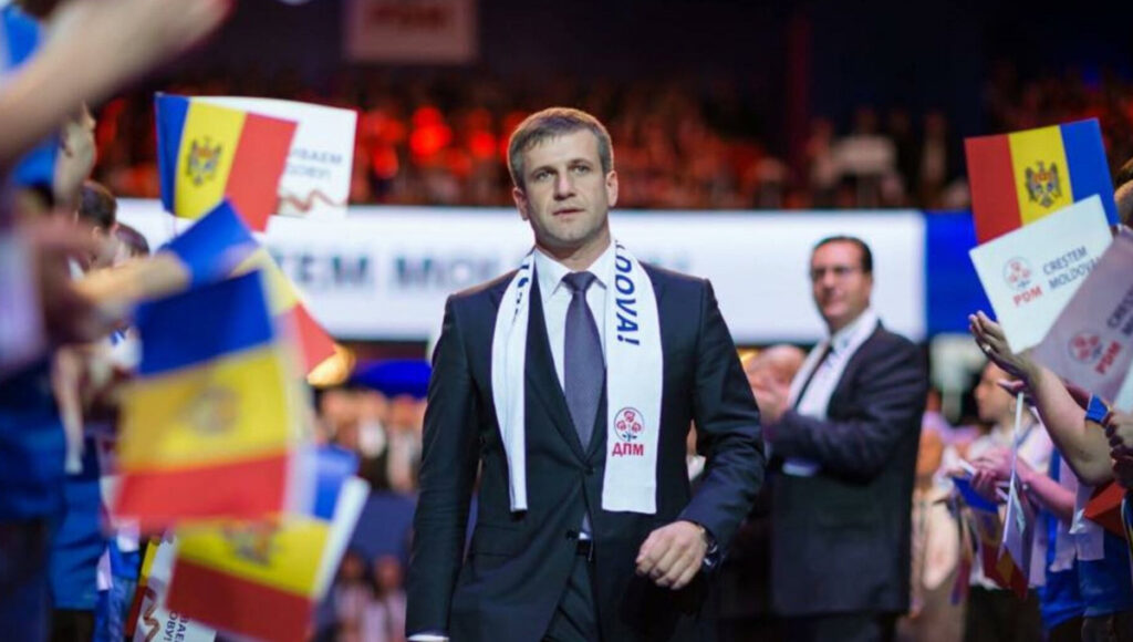 procurorii anticoruptie au descins cu perchezitii la domiciliul ex directorului sis vasile botnari