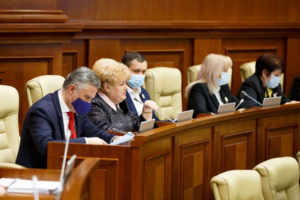 reghina apostolova acuza guvernarea pas de atitudine iresponsabila fata de problemele cetatenilor