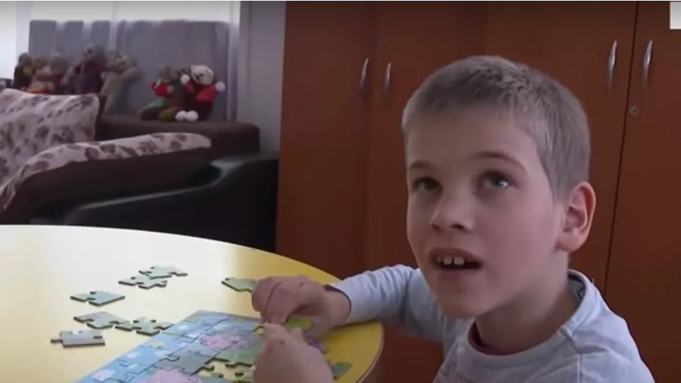 Povestea micuțului Sașa, băieţelul ucrainean care a rămas orfan: Nu am mamă şi nici tată, au murit...