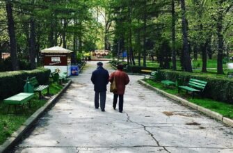 NERUŞINARE TOTALĂ! Un agent economic deversa ape uzate într-un parc din Chișinău