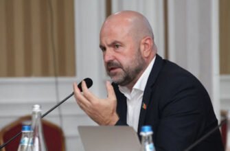 Scumpirea carburanților: Un deputat PAS le sugerează șoferilor să circule cu troleibuzul