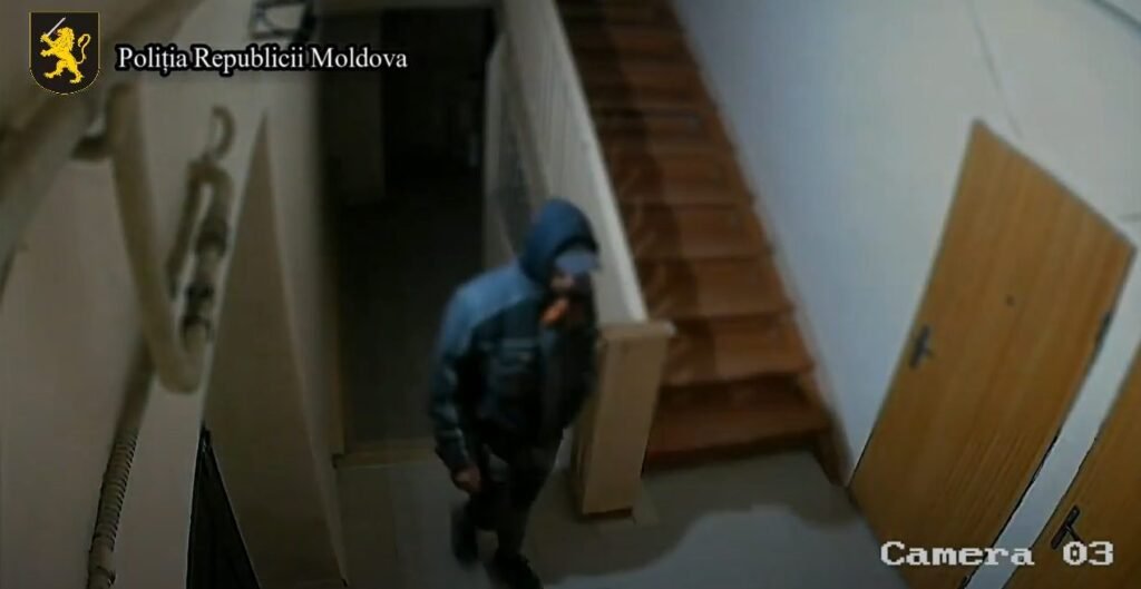 VIDEO// Un tânăr a fost reținut de polițiștii din Orhei, după ce a furat din două magazine