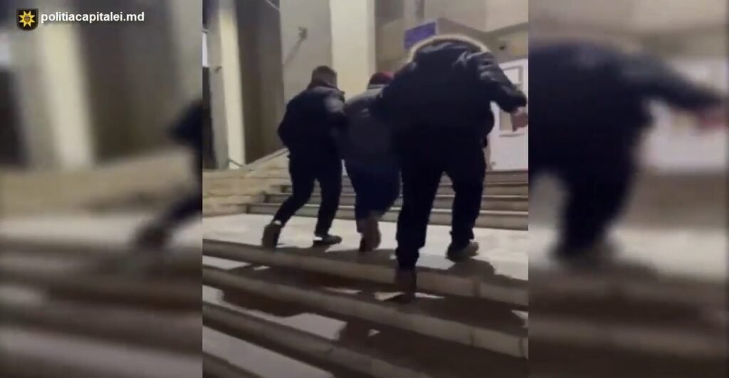 VIDEO// Un tânăr din Briceni, reținut în flagrant în timp ce ridica droguri în valoare de 30 000 de lei 2 VIDEO// Un tânăr din Briceni, reținut în flagrant în timp ce ridica droguri în valoare de 30 000 de lei