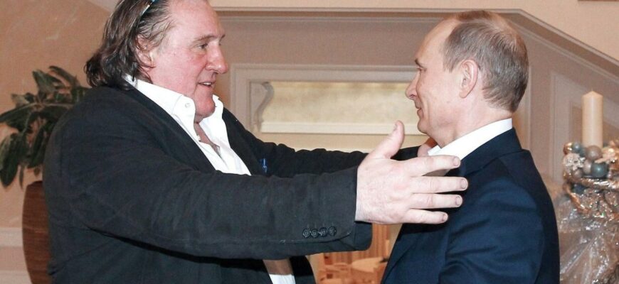 10146420 russia people putin depardieu