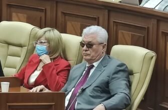 Vladimir Voronin către Procurorul interimar, Dumitru Robu: Ai venit în Parlament ”преждевременно”