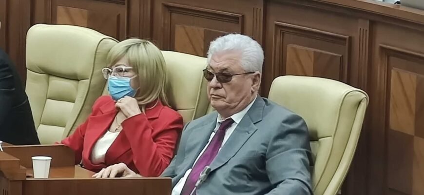 Vladimir Voronin către Procurorul interimar, Dumitru Robu: Ai venit în Parlament ”преждевременно”