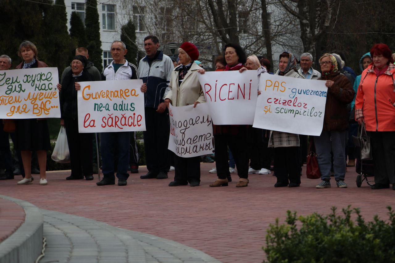 FOTO// Partidul „ȘOR” a organizat proteste în toată țara. Peste 50 de mii de oameni au participat la manifestație