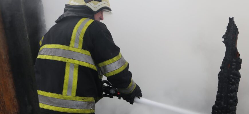 cadavrul unui barbat in varsta de 56 de ani descoperit de pompierii igsu intr o casa din orasul tvardita