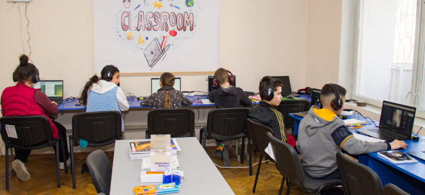 copiii refugiati din ucraina invata online in prima clasa deschisa intr un centru de plasament din moldova