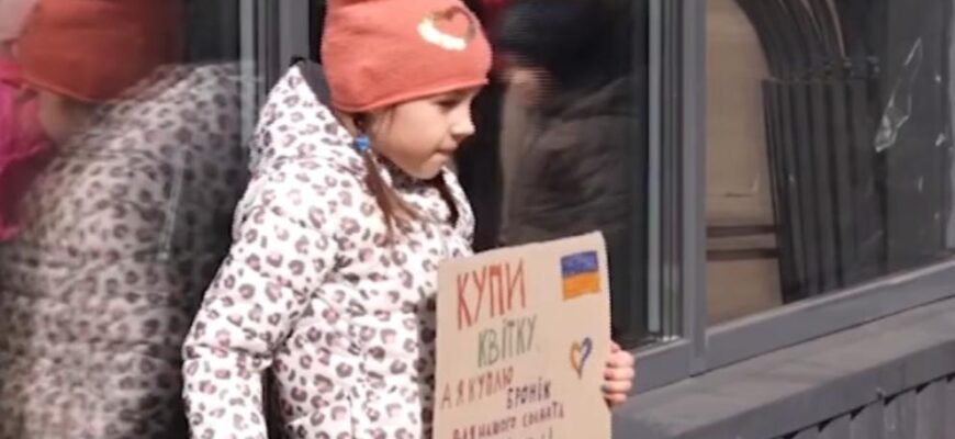 Gest impresionant. O fetiță de doar 7 ani vinde flori ca să ajute soldații