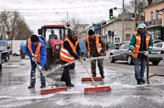 FOTO// Curățenia de primăvară continuă la Orhei. Străzile au fost spălate cu șampon și a fost aplicat marcajul rutier