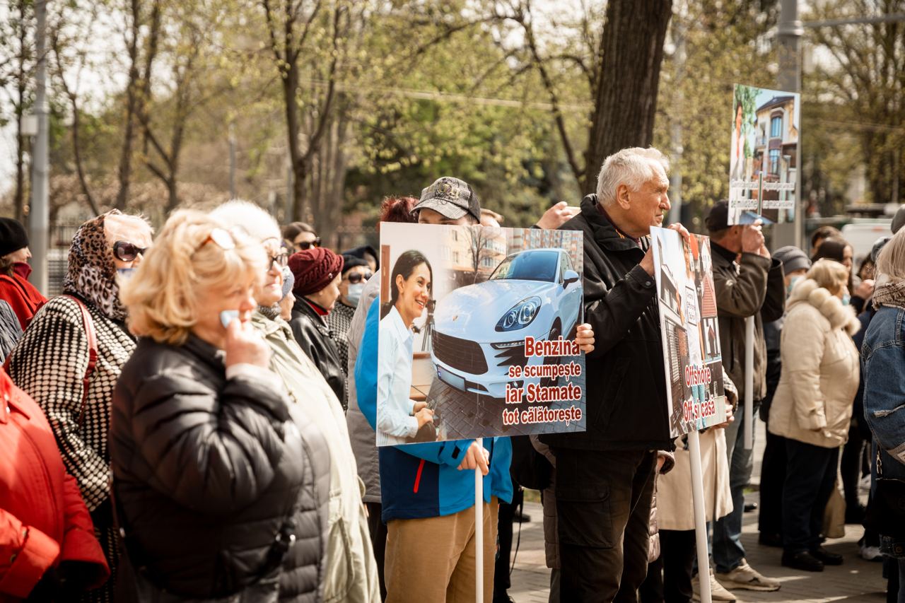 FOTO// Partidul „ȘOR”, un nou flashmob la Parlament: Milionarii din PAS ne-au dus de nas