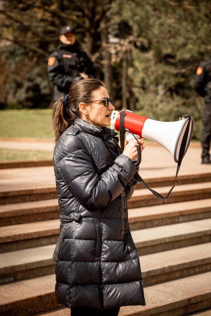 FOTO// Partidul „ȘOR”, un nou flashmob la Parlament: Milionarii din PAS ne-au dus de nas