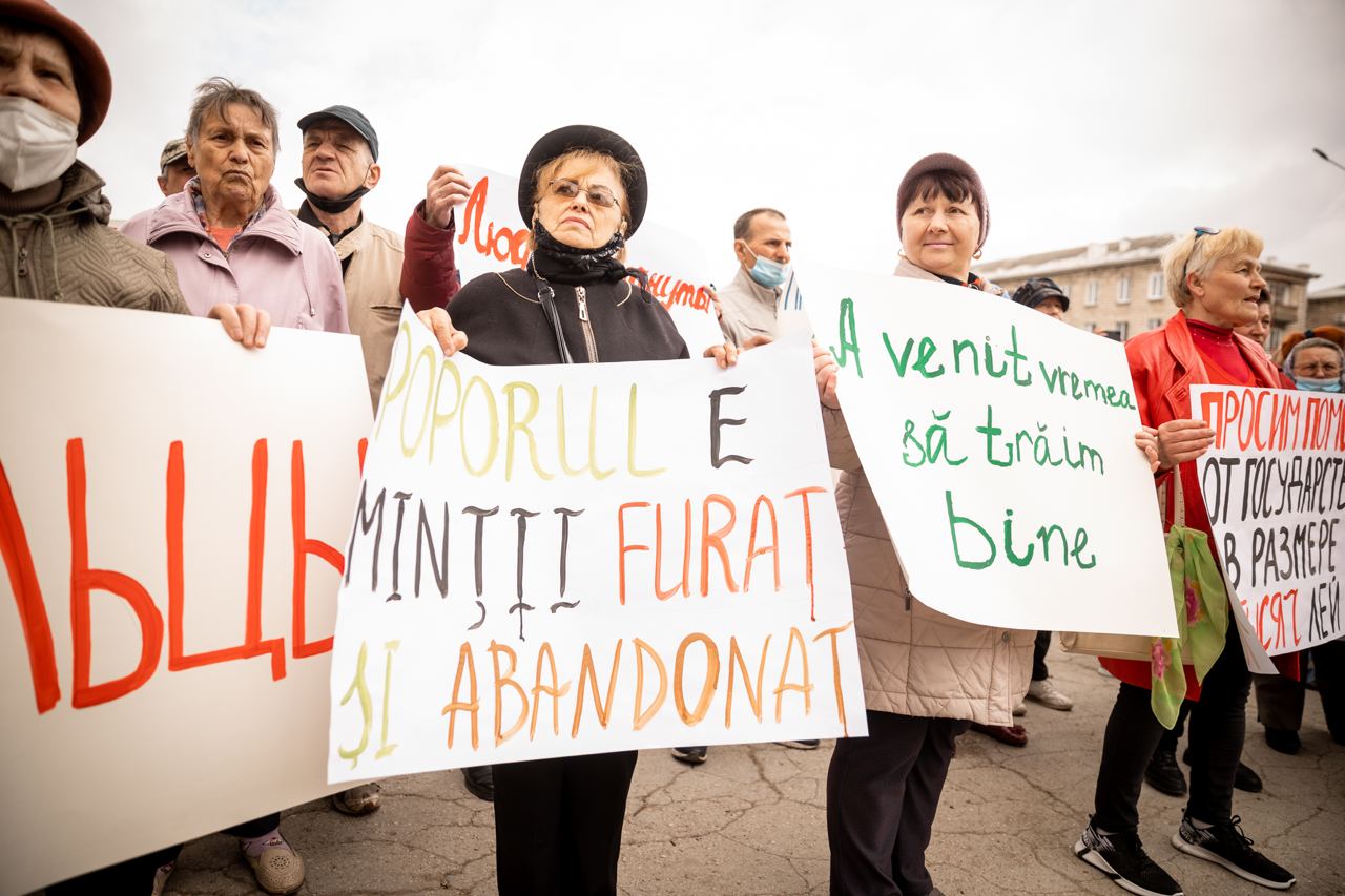 FOTO// Partidul „ȘOR” a organizat proteste în toată țara. Peste 50 de mii de oameni au participat la manifestație