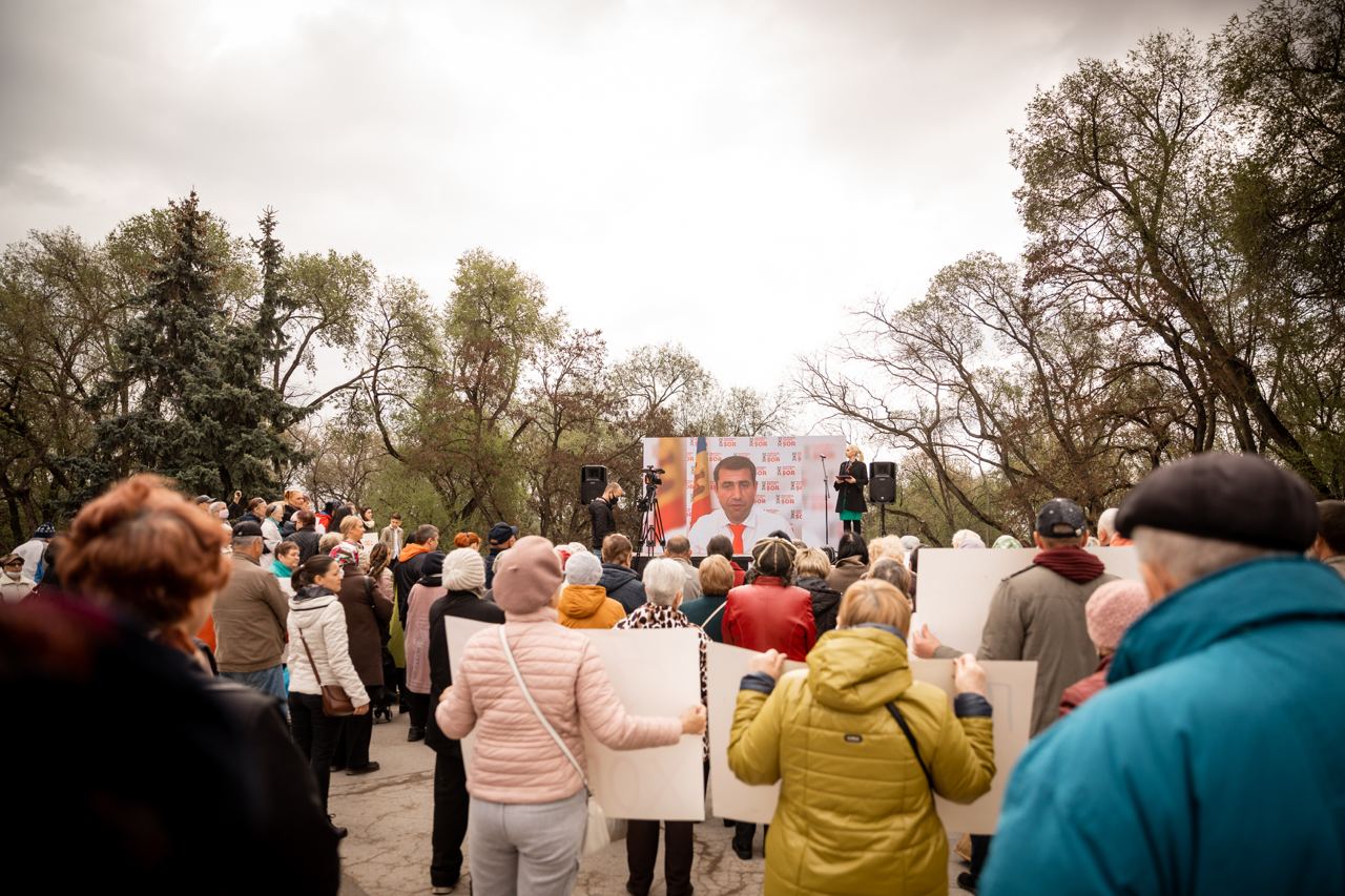 FOTO// Partidul „ȘOR” a organizat proteste în toată țara. Peste 50 de mii de oameni au participat la manifestație