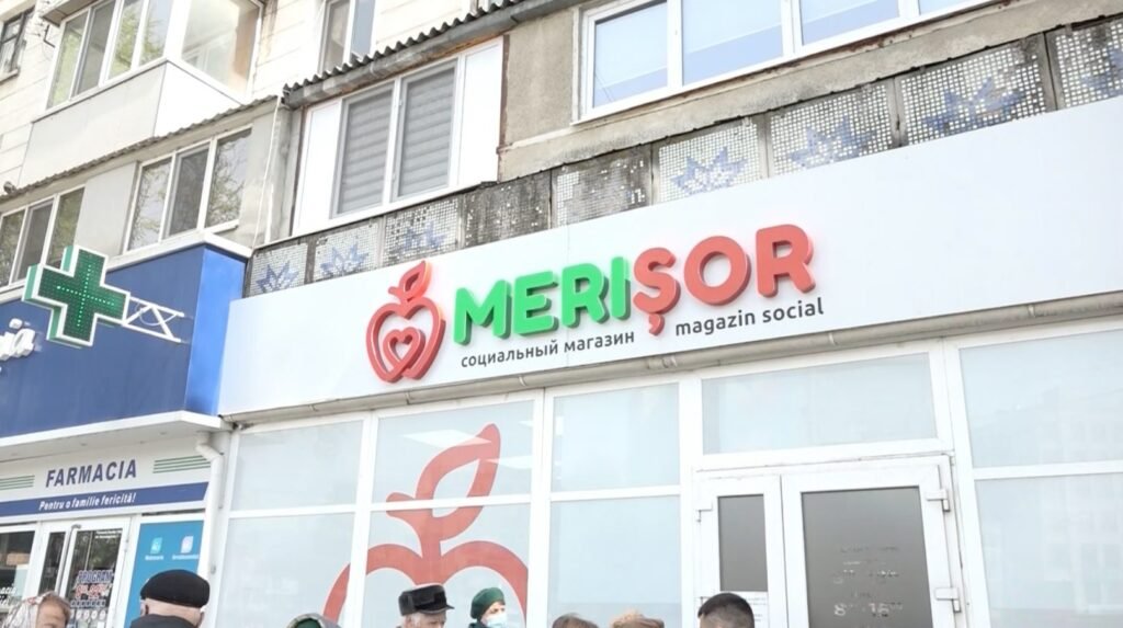 VIDEO// Magazinele ”Merișor” vin în ajutorul oamenilor cu venituri modeste: Vor beneficia de reduceri până la 3 mai 8 VIDEO// Magazinele ”Merișor” vin în ajutorul oamenilor cu venituri modeste: Vor beneficia de reduceri până la 3 mai