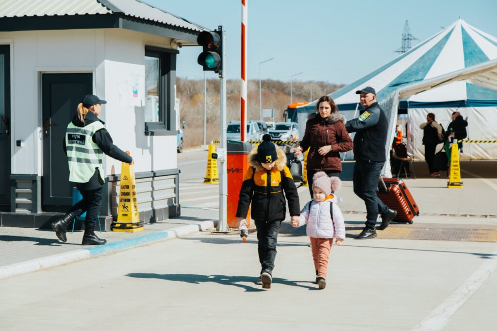 peste 33 000 de persoane au traversat frontiera de stat in ultimele 24 de ore