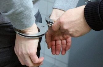 Doi bărbați au fost reținuți pentru 72 de ore după ce au furat un safeu cu bani