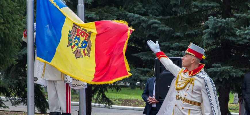 republica moldova marcheaza ziua drapelului de stat