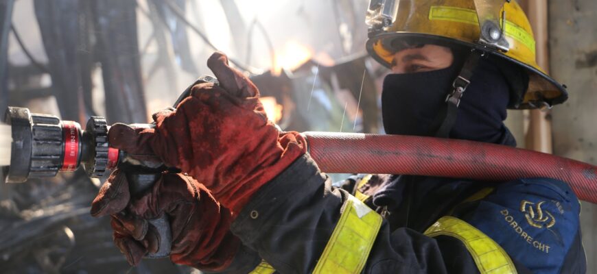 salvatorii din nordul tarii au salvat un barbat din incendiu