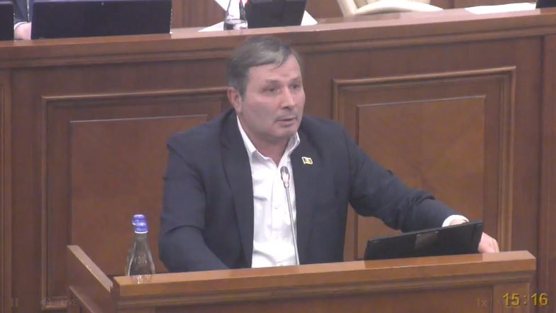 Deputatul PSRM, Radu Mudreac, ÎN LACRIMI la tribuna Parlamentului înainte de a fi votată retragerea imunității