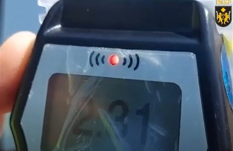 VIDEO// Record de alcoolemie. Un șofer din Fălești reținut de oamenii legii cu 2,31 mg/l în aerul expirat