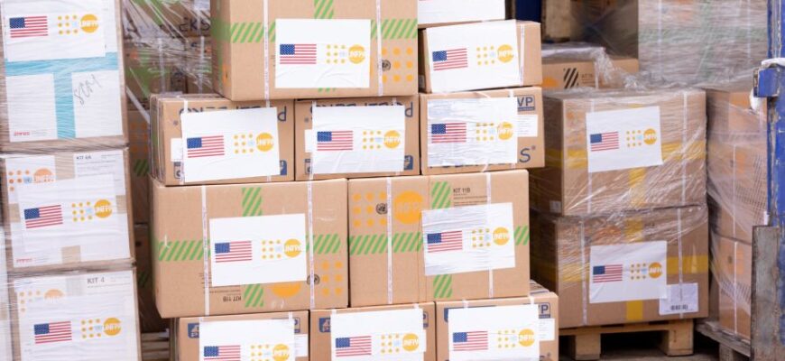 unfpa a livrat spitalelor din r. moldova un lot de zece tone cu truse medicale in domeniul obstetricii si ginecologiei