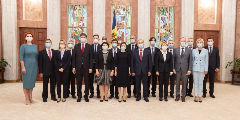 vad tot mai multe semne filateliste la actualul guvern pas