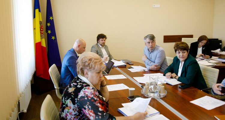 angajatii cu salarii mici vor primi compensatii de la stat