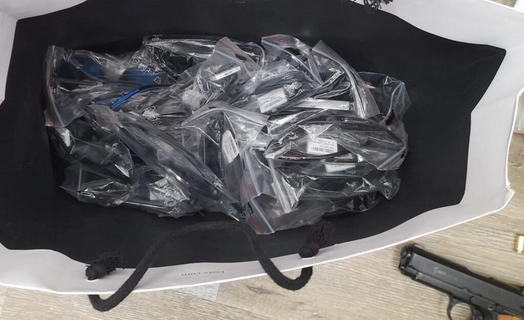 VIDEO// Au sustras bunuri de peste hotare și le-au introdus în țară prin contrabandă. Doi bărbați cercetați penal 2 VIDEO// Au sustras bunuri de peste hotare și le-au introdus în țară prin contrabandă. Doi bărbați cercetați penal