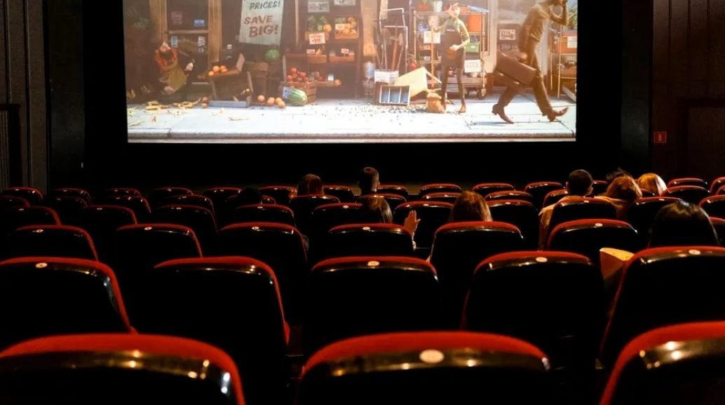 Cinematografe din Rusia apelează la filme descărcate ilegal de pe internet pentru a putea păstra sălile deschise