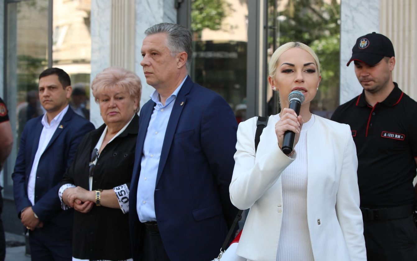 FOTO// Comuniștii și Partidul ȘOR au protestat, la ANRE, contra scumpirilor resurselor energetice