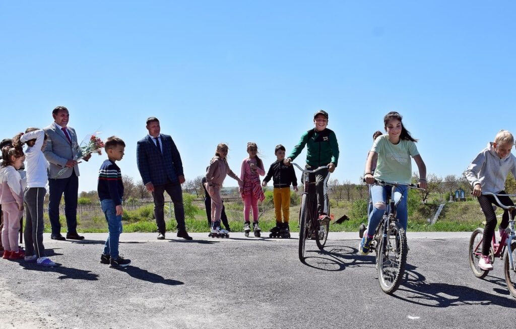 FOTO-VIDEO// Echipa Partidului ȘOR a inaugurat un alt drum în satul Pohorniceni, raionul Orhei 8 echipa partidului sor a inaugurat un alt drum in satul pohorniceni raionul orhei