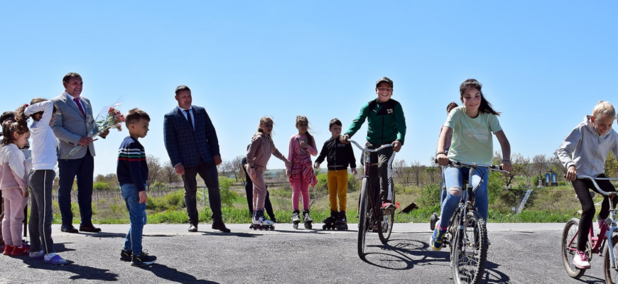 echipa partidului sor a inaugurat un alt drum in satul pohorniceni raionul orhei
