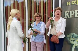 FOTO// Echipa Partidului „ȘOR”, în frunte cu Marina Tauber, le-au împărțit bălțenilor flori, în semn de recunoștință și respect