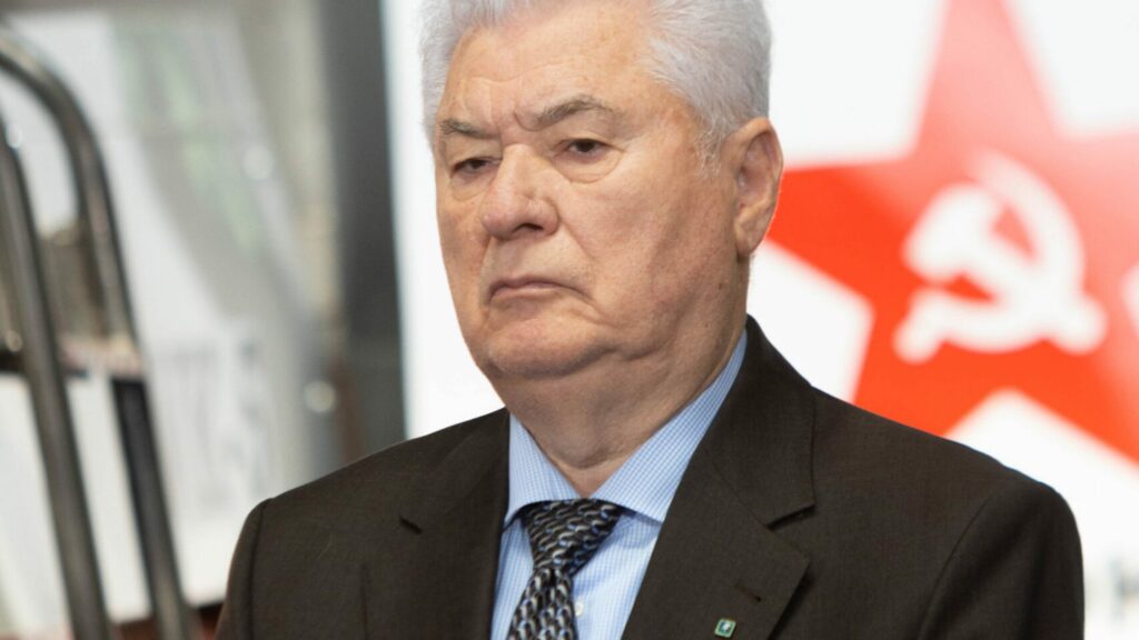 in fata parlamentului s a scandat astazi voronin presedinte