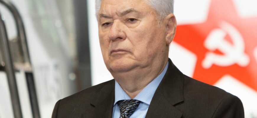 in fata parlamentului s a scandat astazi voronin presedinte