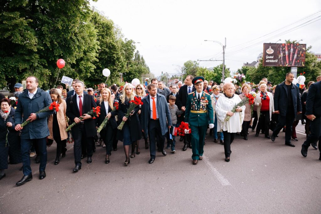 in haine nationale si cu drapelele tarii zeci de mii de simpatizanti ai partidului sor in mars spre pman