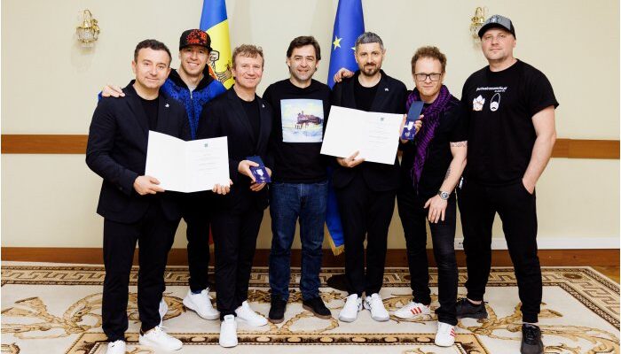 ministrul nicu popescu a conferit formatiei zdob si zdub si fratilor advahov distinctia meritul diplomatic