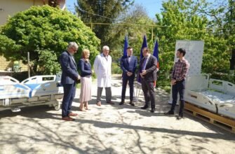 Opt paturi multifuncționale, donate de o companie cehă Centrului de îngrijiri paliative din Zubrești