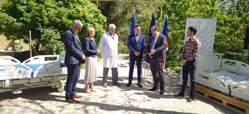 opt paturi multifunctionale donate de o companie ceha centrului de ingrijiri paliative din zubresti