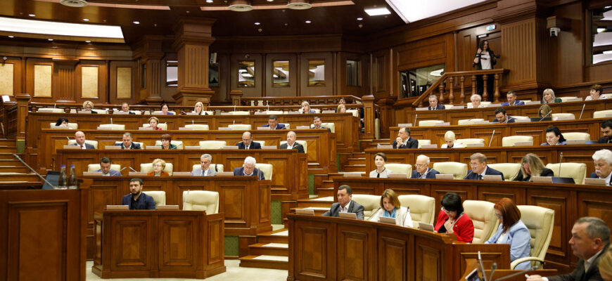 Proiectul de lege pentru protejarea micilor producători contra practicilor comerciale neloiale a fost votat în prima lectură 1 parlamentul a ratificat acordul de imprumut dintre moldova si polonia pentru finantarea necesitatilor bugetului de stat