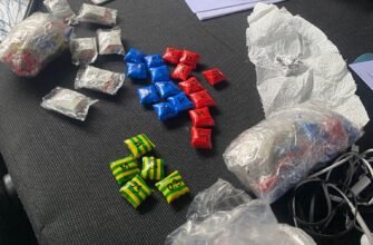 VIDEO// Patru membri ai unui grup criminal, reținuți pentru contrabandă și vânzare de droguri în sumă de circa 1 000 000 lei