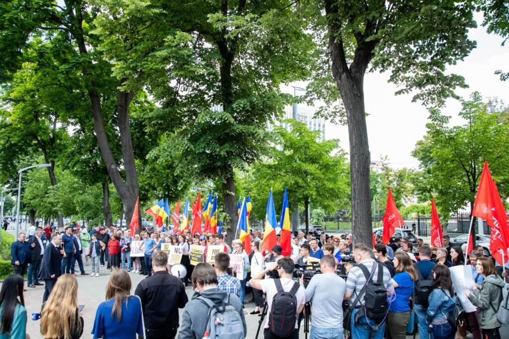 PSRM au ajuns la Președinției: Jos Maia Sandu! Jos dictatura! 1 PSRM au ajuns la Președinției: Jos Maia Sandu! Jos dictatura!