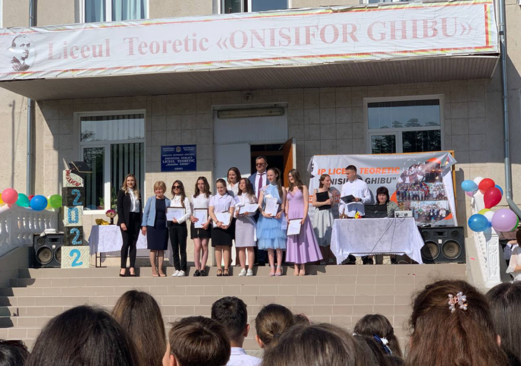 premii de pana la 3 000 de lei pentru elevii buni la invatatura din municipiul orhei din partea fundatiei miron shor