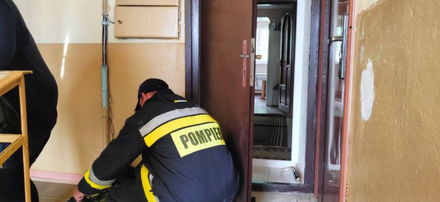 salvatorii din causeni au deblocat dintr o locuinta incuiata un copil in varsta de 3 ani