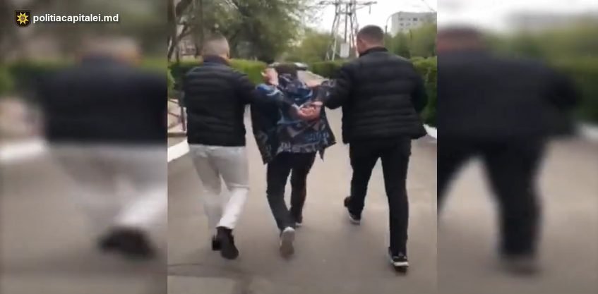 Doi tineri au fost reținuți pentru 72 de ore, fiind suspectați de jaf
