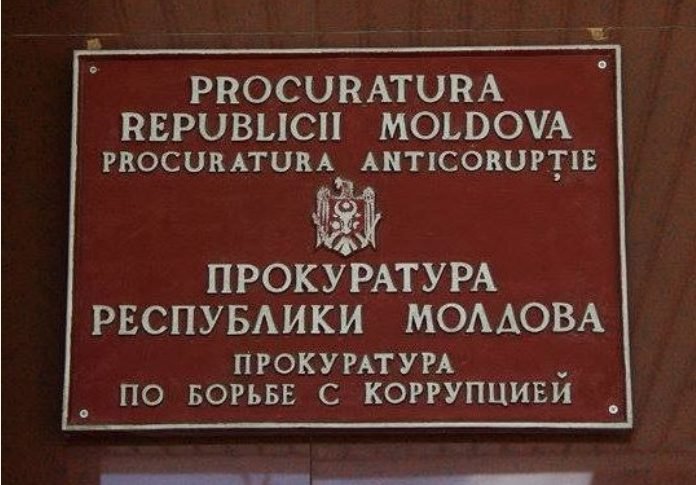 Grupare criminală specializată în contrabandă cu țigări prin coruperea polițiștilor de frontieră - destructurată