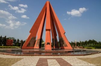 Igor Grosu și Natalia Gavrilița au depus flori la memorialul Eternitate. Maia Sandu - absentă pentru că are... alt program